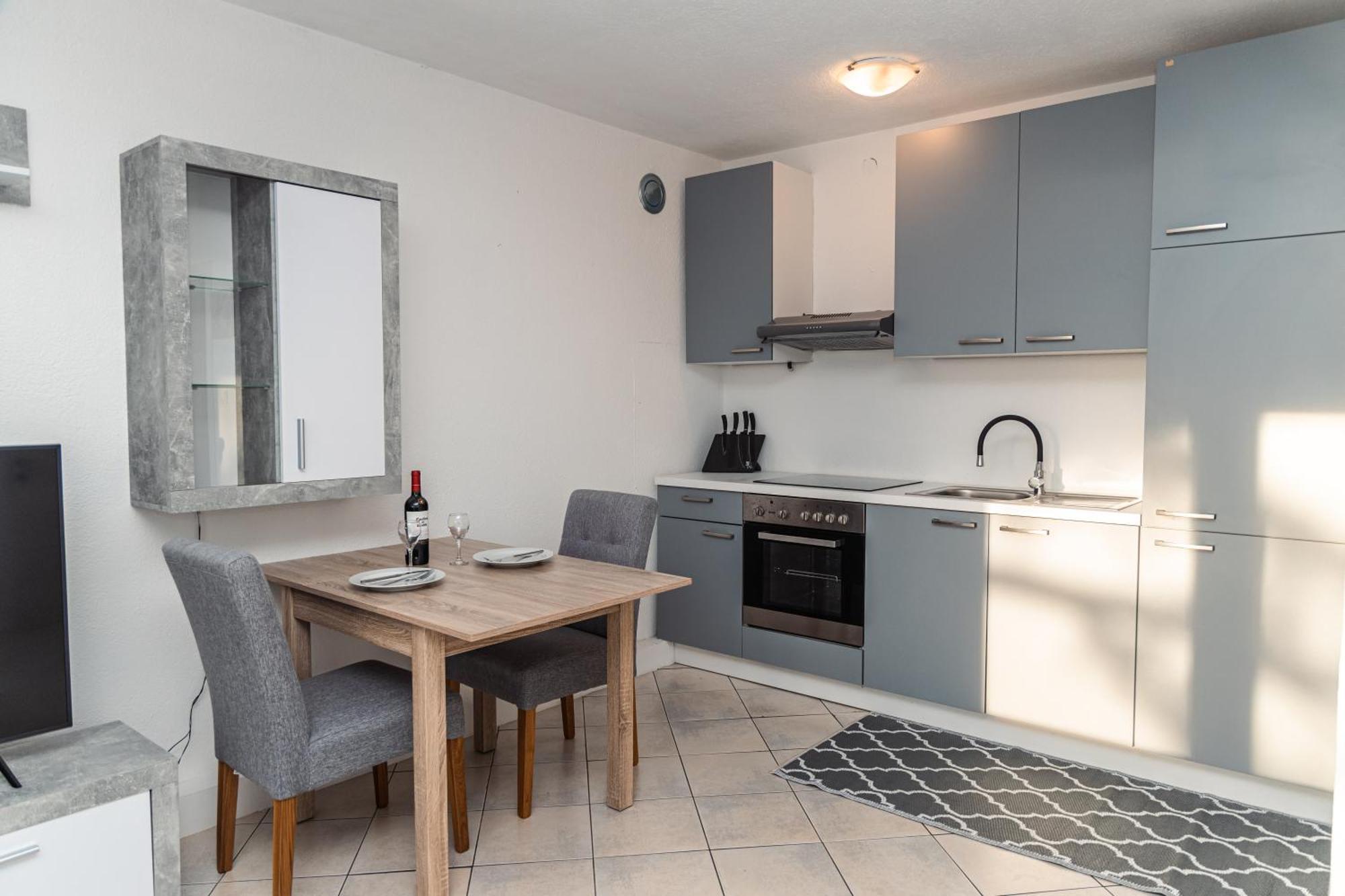 St.dennis Apartment *